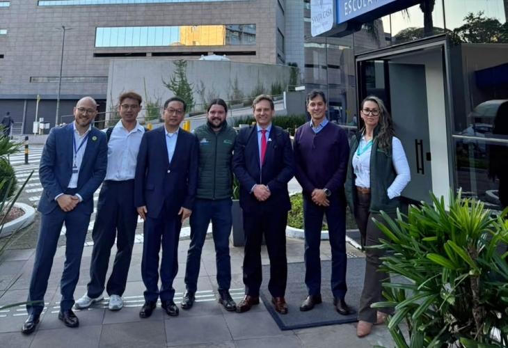 Comitiva chinesa visita Centro de Forma&ccedil;&atilde;o em Cirurgia Rob&oacute;tica 